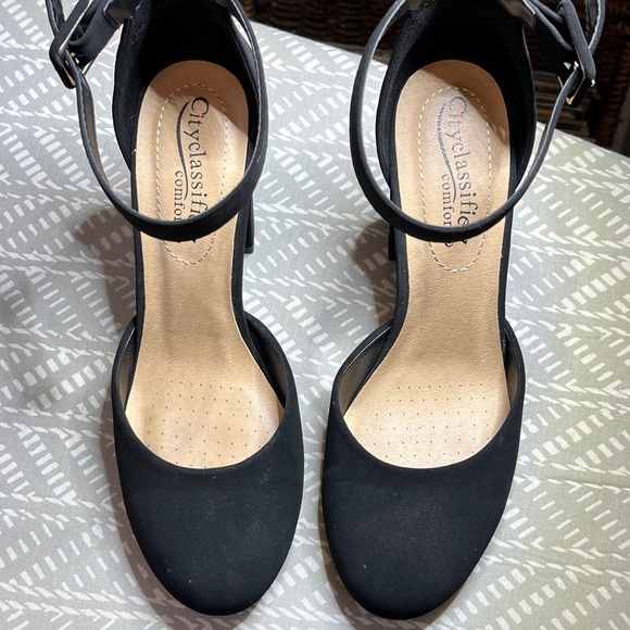 Cityclassified Black Ankle Strap Heels - Picture 4 of 4